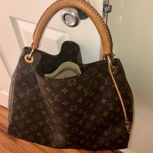 Authentic LV Artsy MM bag